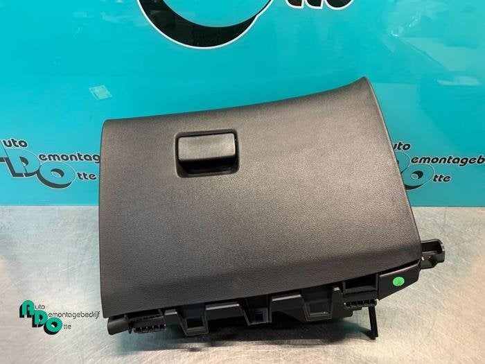 Boîte à gants d'un Opel Astra (Astra J 10-), -, Opel, 3 mois de garantie, Utilisé