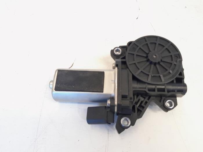 Moteur fermeture auxiliaire portière avant droite d'un Audi, -, 3 mois de garantie, Audi, Utilisé