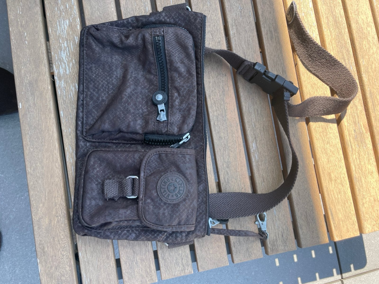 Kipling heuptasje, Ophalen