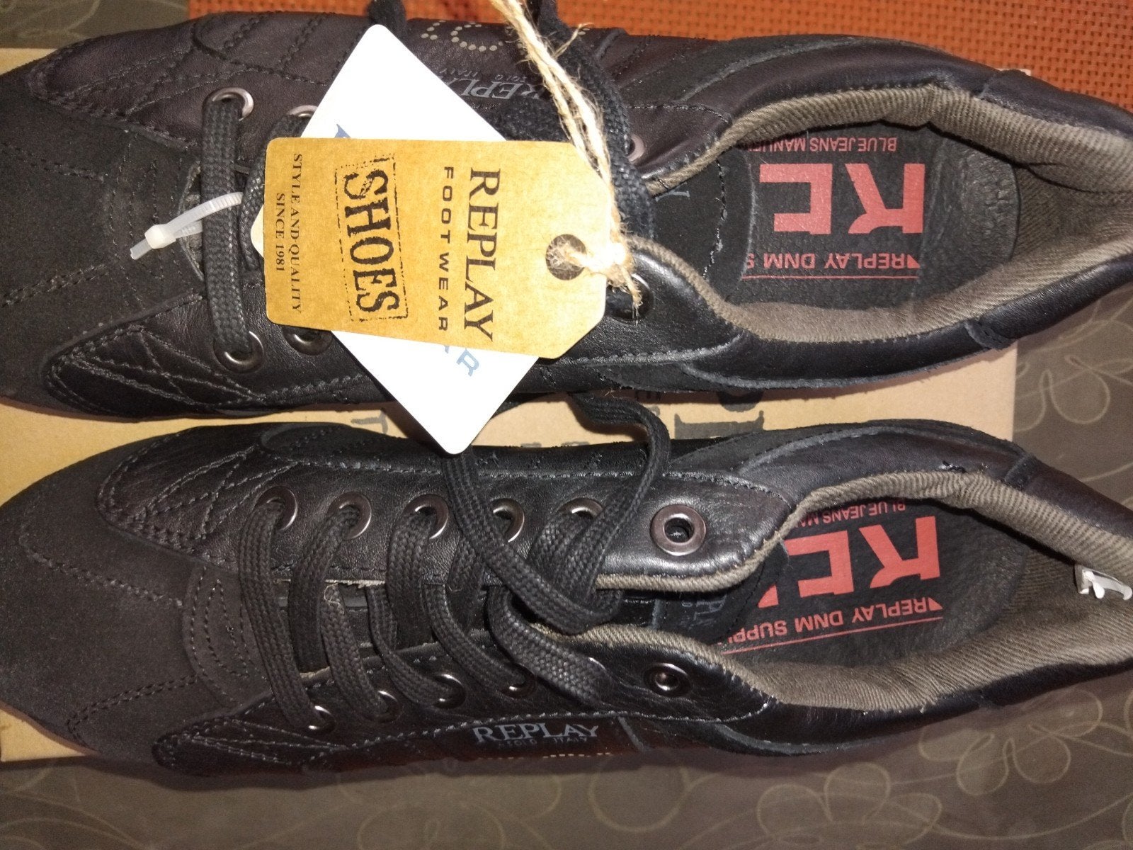 Chaussures Replay, Enlèvement