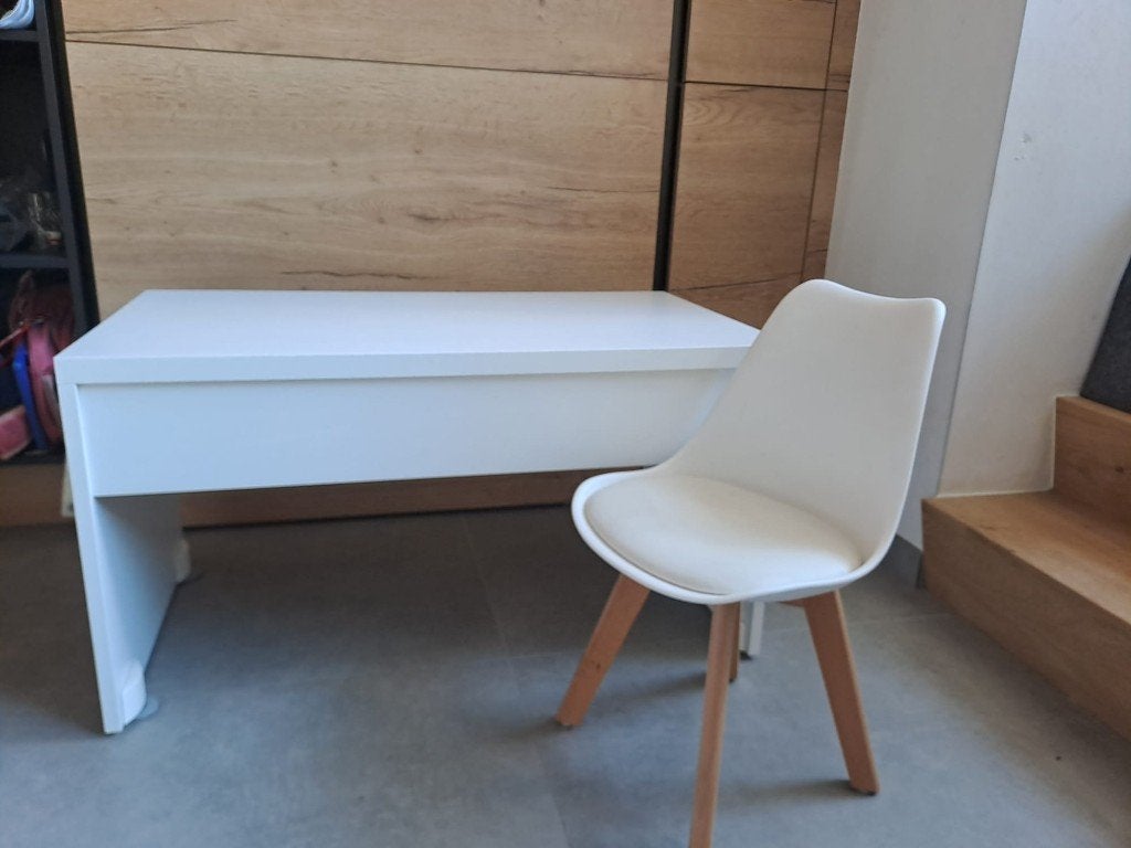 Smastad kinderbureau en stoeltje, Ophalen, Zo goed als nieuw, Tafel(s) en Stoel(en)