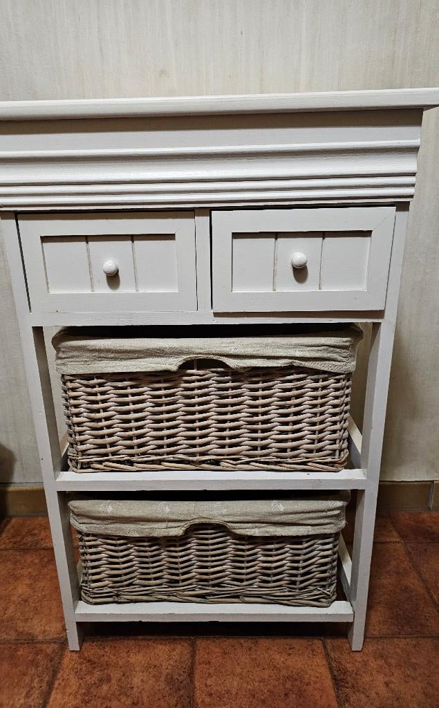 Kastje wit met rieten mandjes, Ophalen, Gebruikt