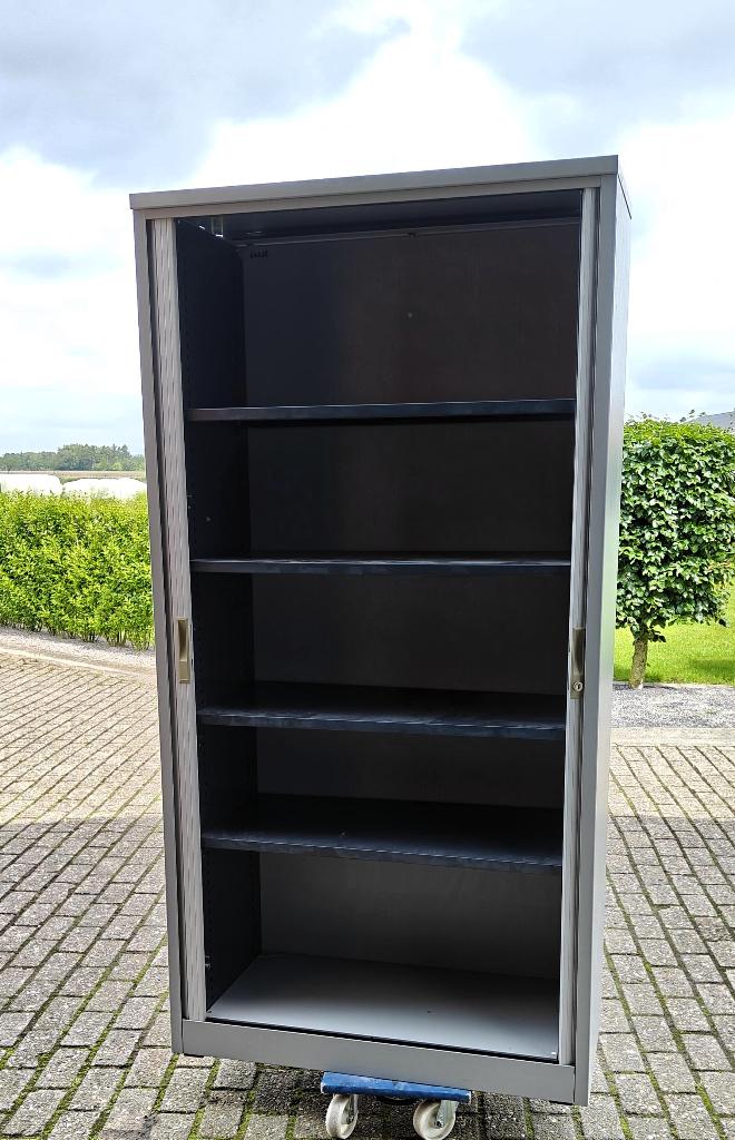Stalen roldeurkast, rolluikkast met 4 legborden, Enlèvement, Utilisé
