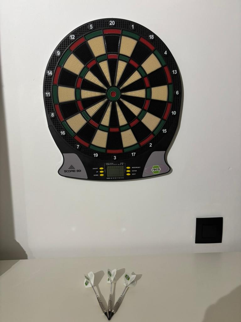 Nieuw zlectrisch dartsbord, Ophalen, Zo goed als nieuw