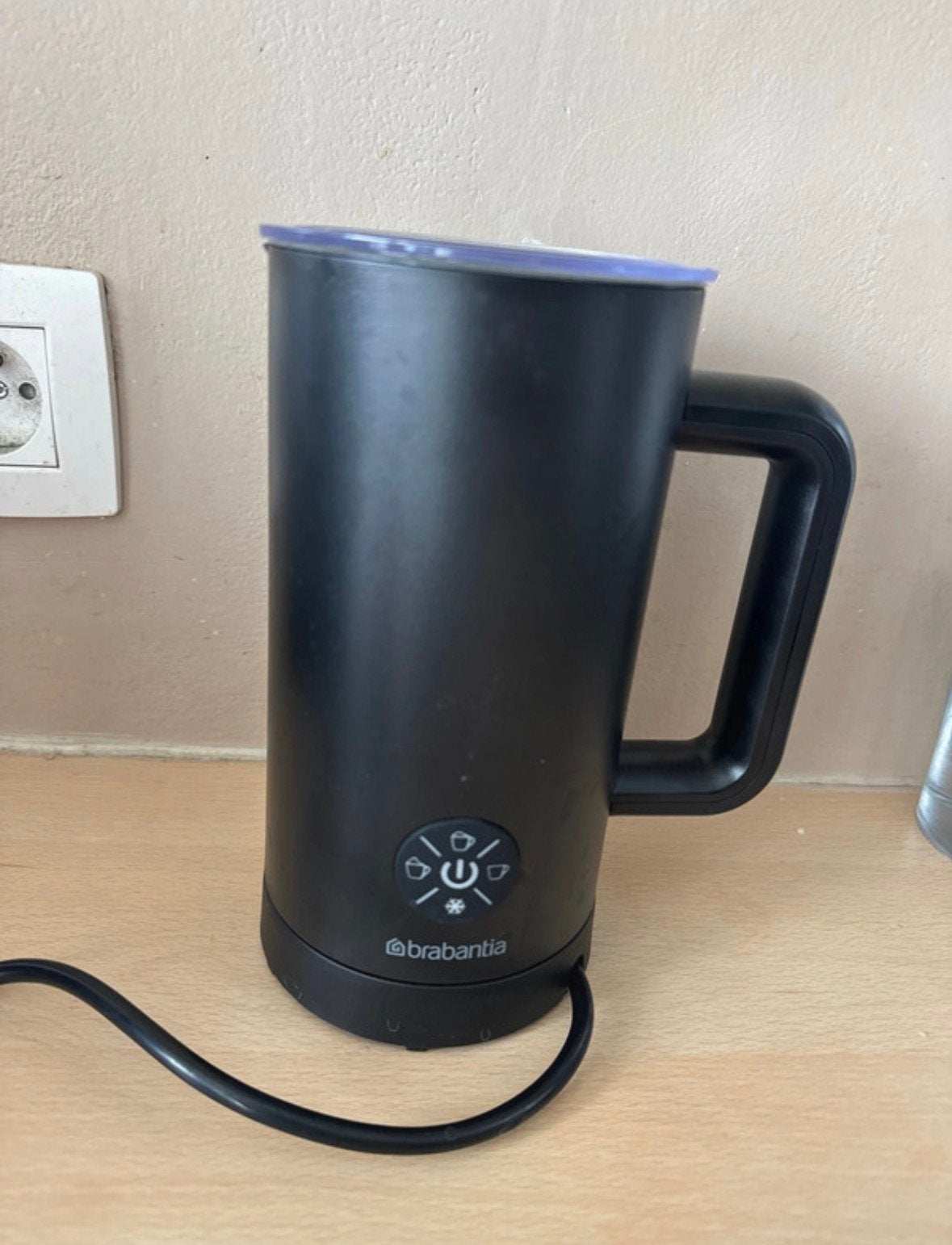 Brabantia elektrische melkopschuimer 300 ml, Elektronische apparatuur, Ophalen of Verzenden, Zo goed als nieuw, Elektrische melkopschuimer