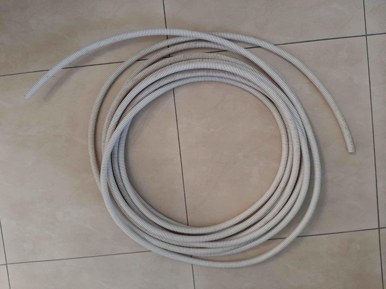Witte geribbelde elektrische mantel - leeg - Diameter 16 mm, Ophalen of Verzenden