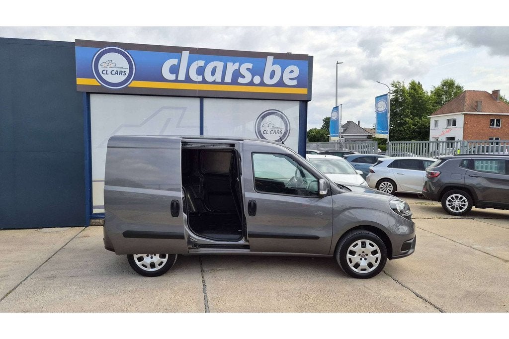 Fiat Doblò 1.4i/3plaatsen/Navi/Camera/Trekhaak/Cc/Bt/, https://public.car-pass.be/vhr/360c5546-3177-4d0f-bbbb-53b0e5b1cc7e, Stof