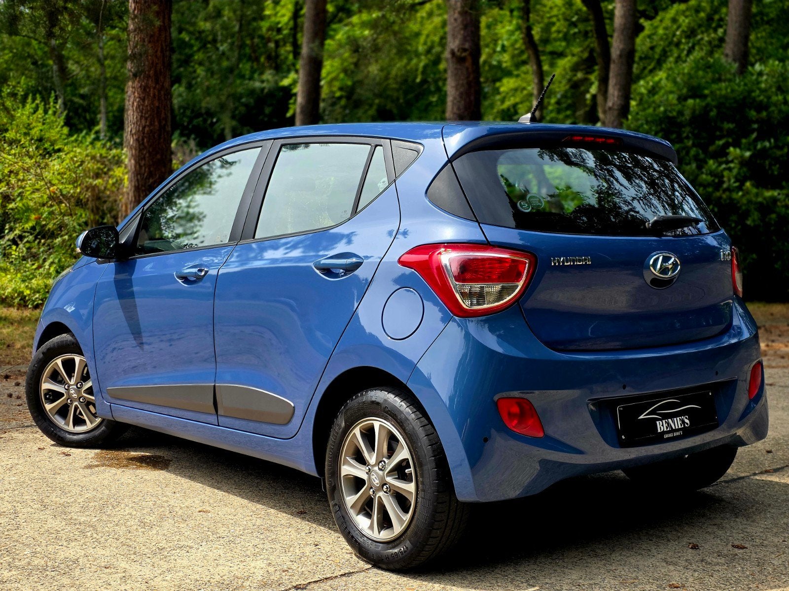 HYUNDAI I10 - 2015 - 85.766 - NAVI - SENSOREN - BLUETOOTH, Auto's, Hyundai, Euro 6, Blauw, Bedrijf, Handgeschakeld