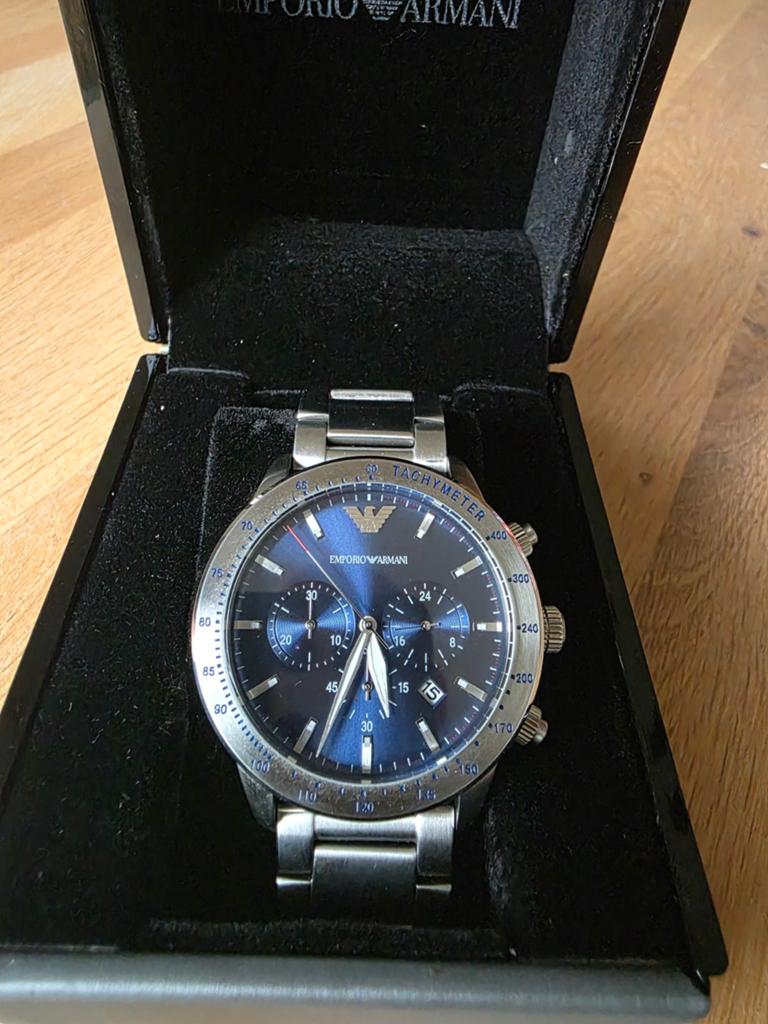 Armani AR11306, Enlèvement, Argent