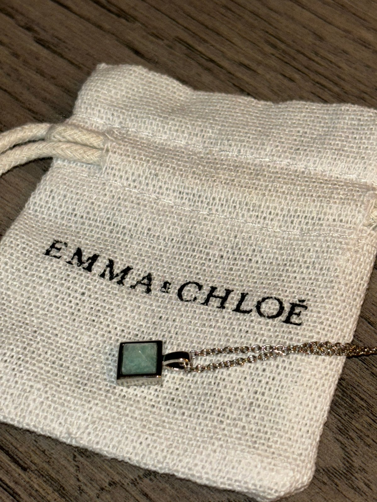 Collier Emma & chloe, Bijoux, Sacs & Beauté, Porte-monnaie & Portefeuilles, Enlèvement ou Envoi, Comme neuf