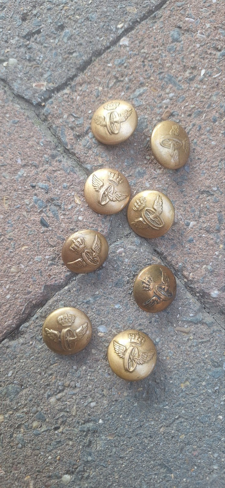 Ancien boutons SNCB, Enlèvement