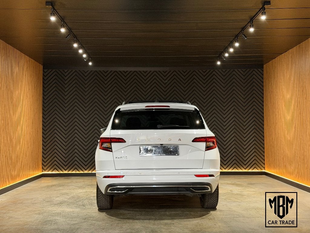 ✅ Skoda Karoq 1.5TSI Sportline DSG Pano Cockpit LED ACC 1eig, Auto's, Skoda, Stof, 1498 cc, 4 cilinders, Wit
