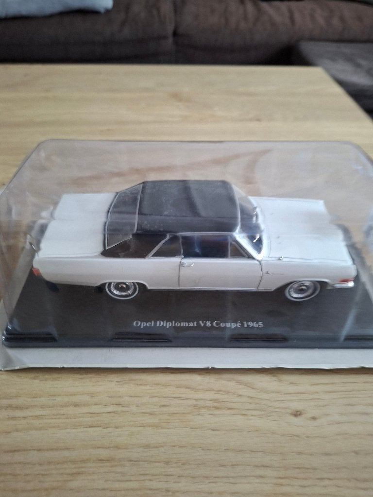 Schaalmodel Opel Diplomat A V8 coupe wit, Hobby en Vrije tijd, Ophalen of Verzenden, Nieuw, Auto
