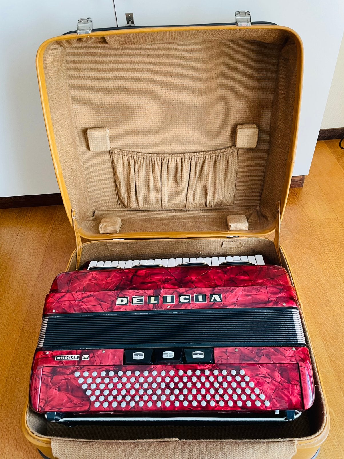 Vintage Delicia Choral IV Accordeon – Inclusief Koffer!, Musique & Instruments, Accordéons, Comme neuf, Enlèvement, Avec bretelles