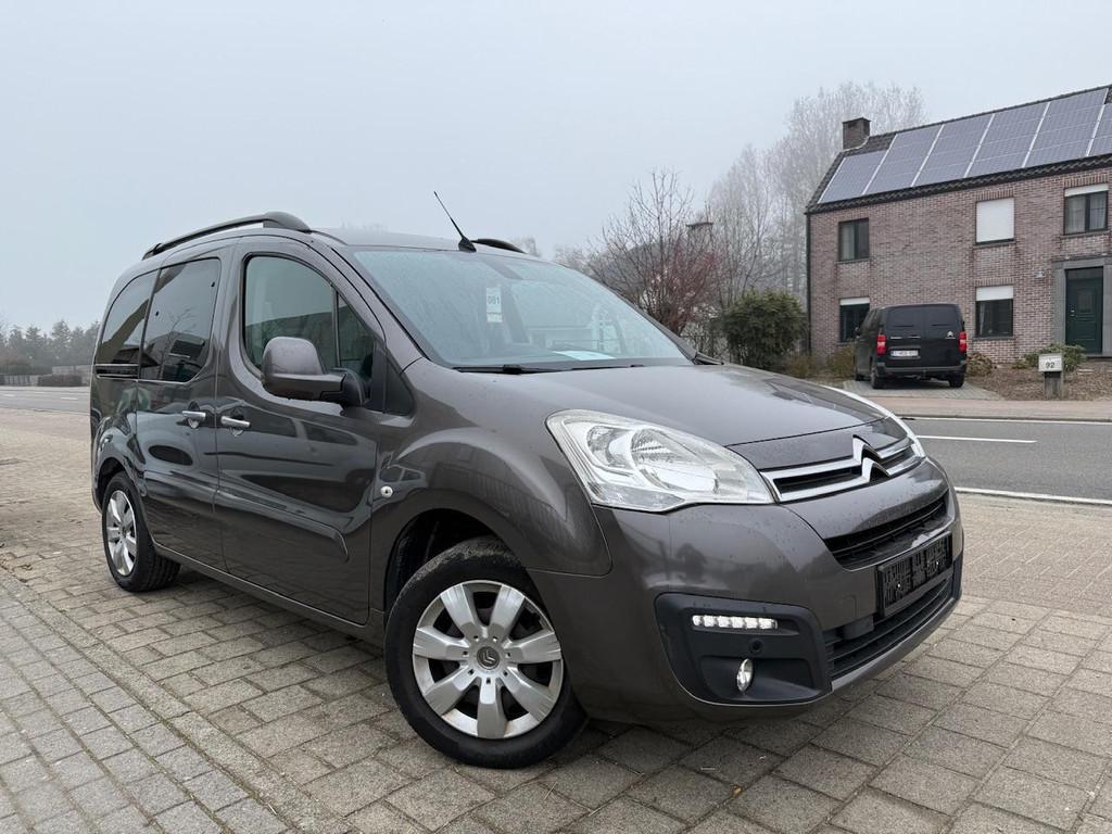 Citroën Berlingo 1.2 Benzine | Navigatie | Camera | 5 zitpl, Auto's, Voorwielaandrijving, Monovolume, Gebruikt, 1295 kg