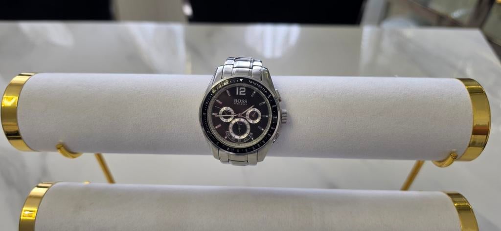 Hugo Boss Tachymeter, Ophalen