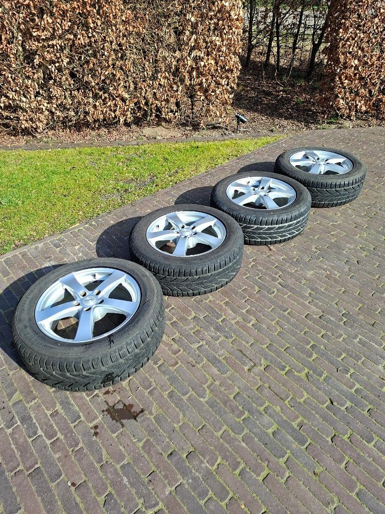 winterbanden TOYO snowrox op velg 235/55R17, Autos : Pièces & Accessoires, Pneus & Jantes, Pneus et Jantes, Pneus hiver, 17 pouces