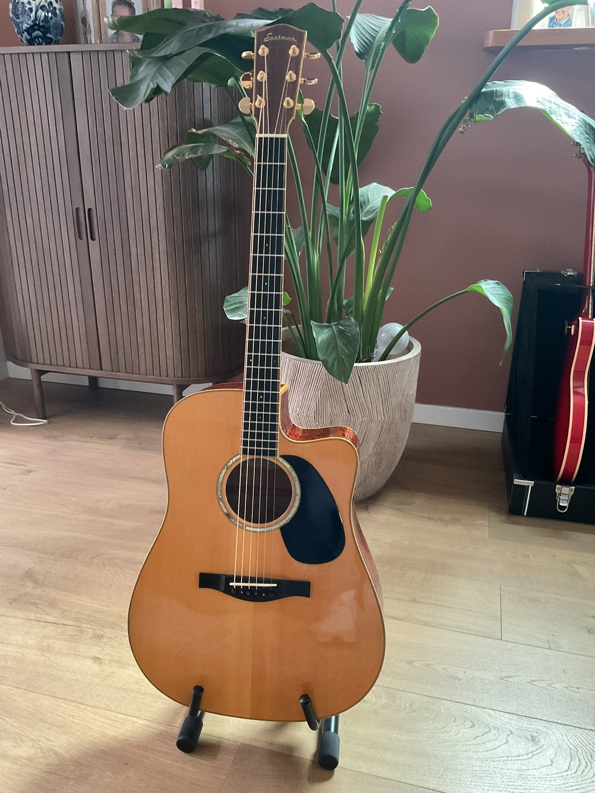 Eastman AC-620 CE Dreadnought, Ophalen, Zo goed als nieuw