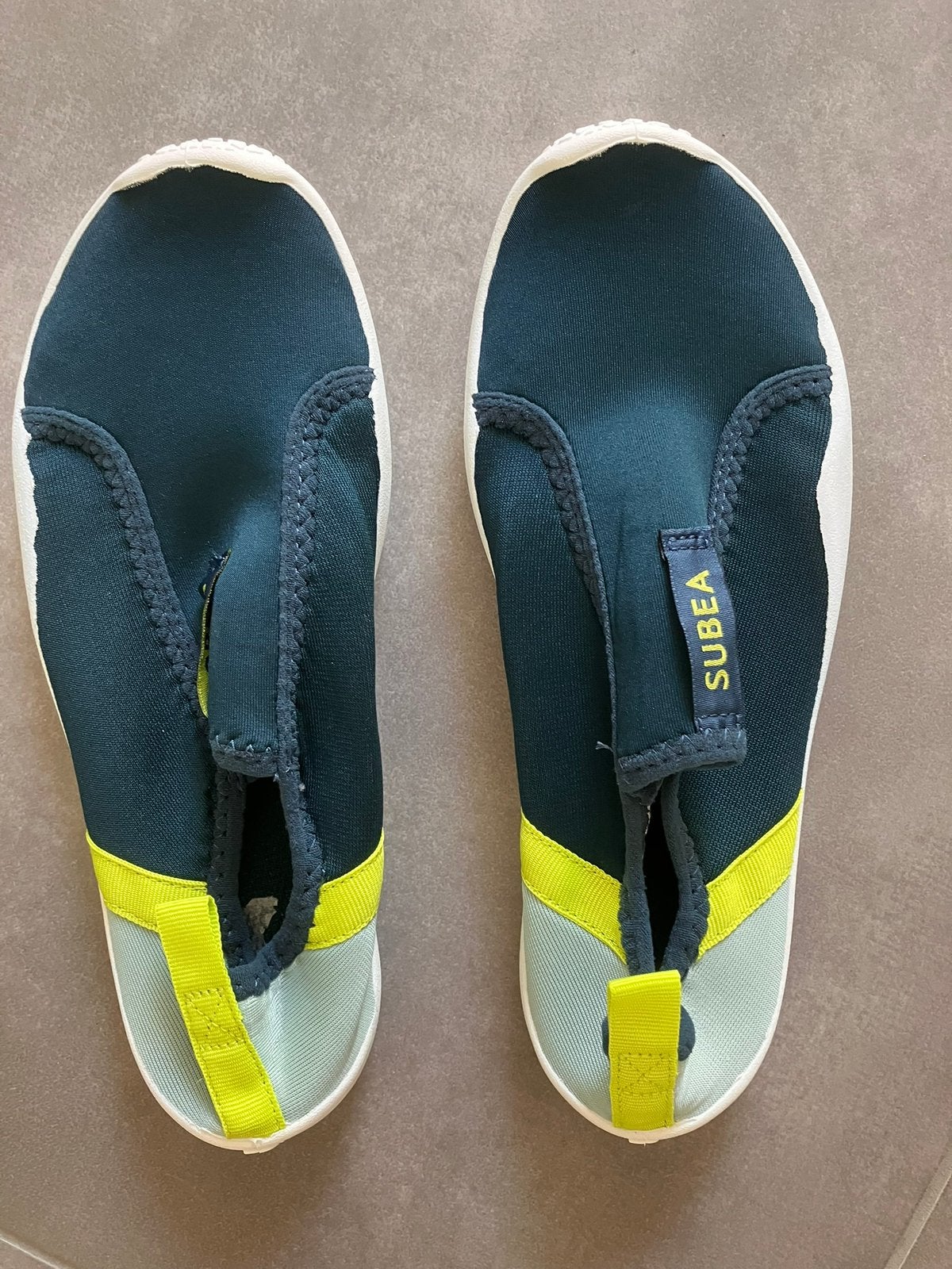 Waterschoenen 38-39, Kinderen en Baby's, Kinderkleding | Kinder-zwemkleding, Ophalen, Zo goed als nieuw