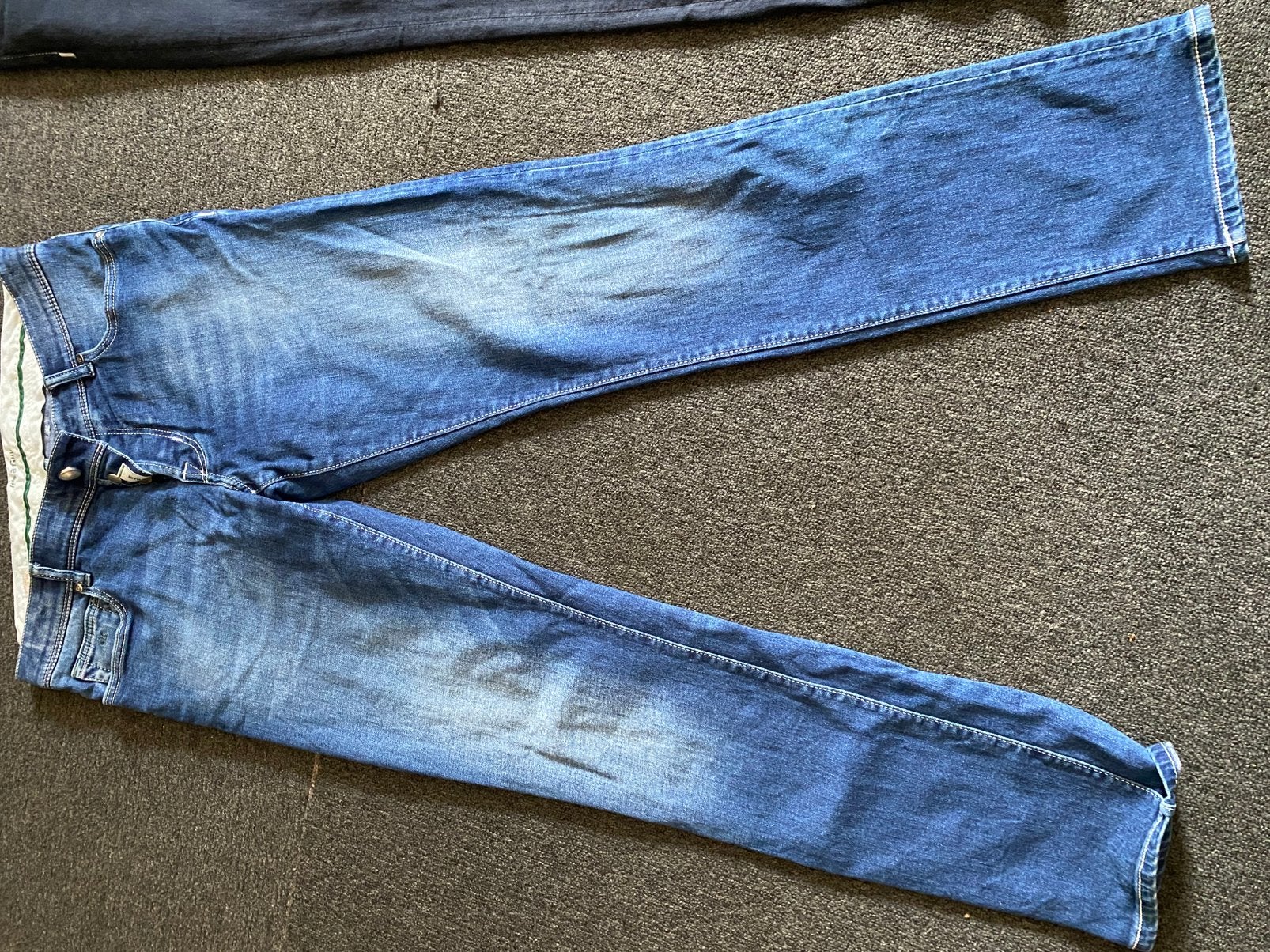 Jeans en jean taille 32 ou 14/16 ans, Vêtements | Hommes, Jeans, Enlèvement ou Envoi, Comme neuf