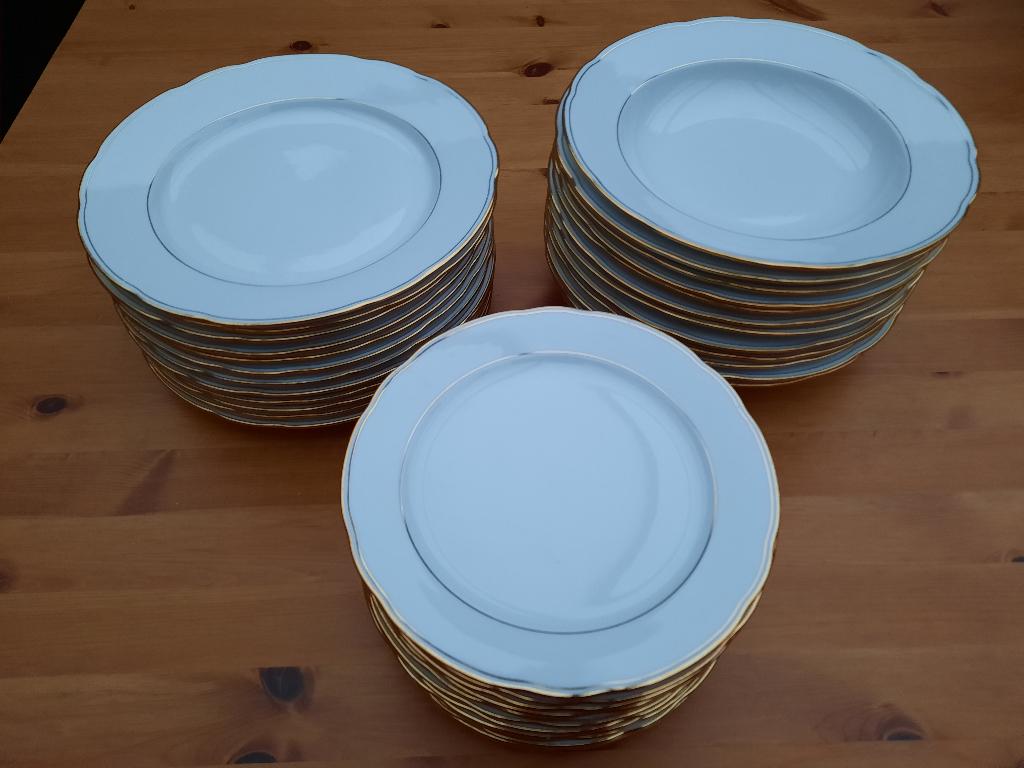 Eetservies met gouden randje, Ophalen, Zo goed als nieuw, Bord(en)
