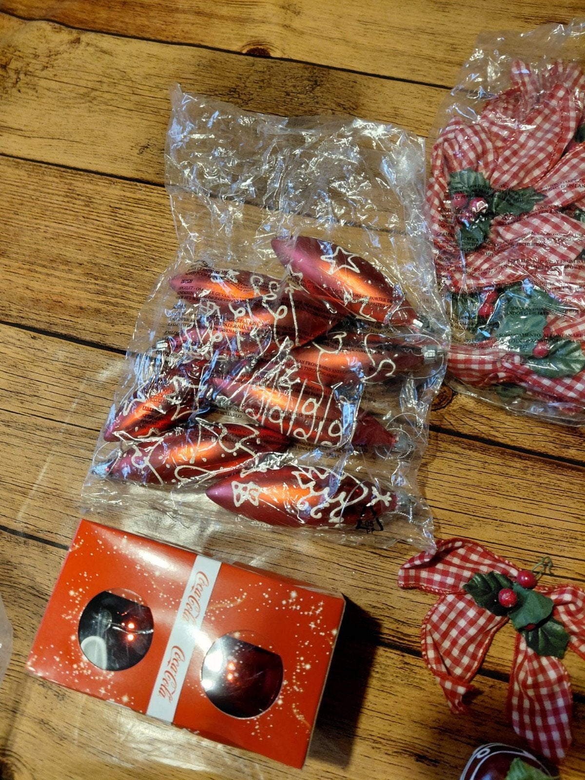 rode kerstballen, Ophalen