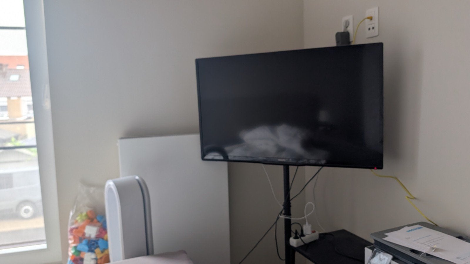 tv op staander, Ophalen