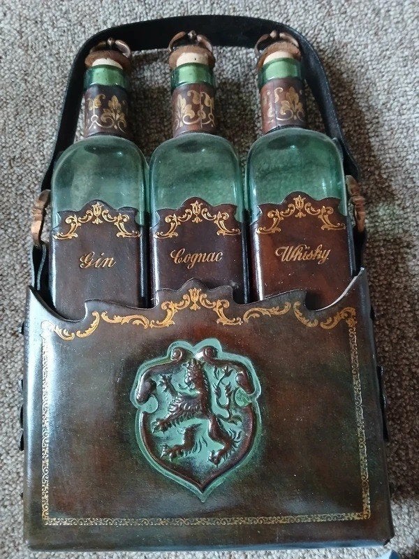 Bouteille et fourreau en cuir decoration gin cognac whisky, Enlèvement ou Envoi