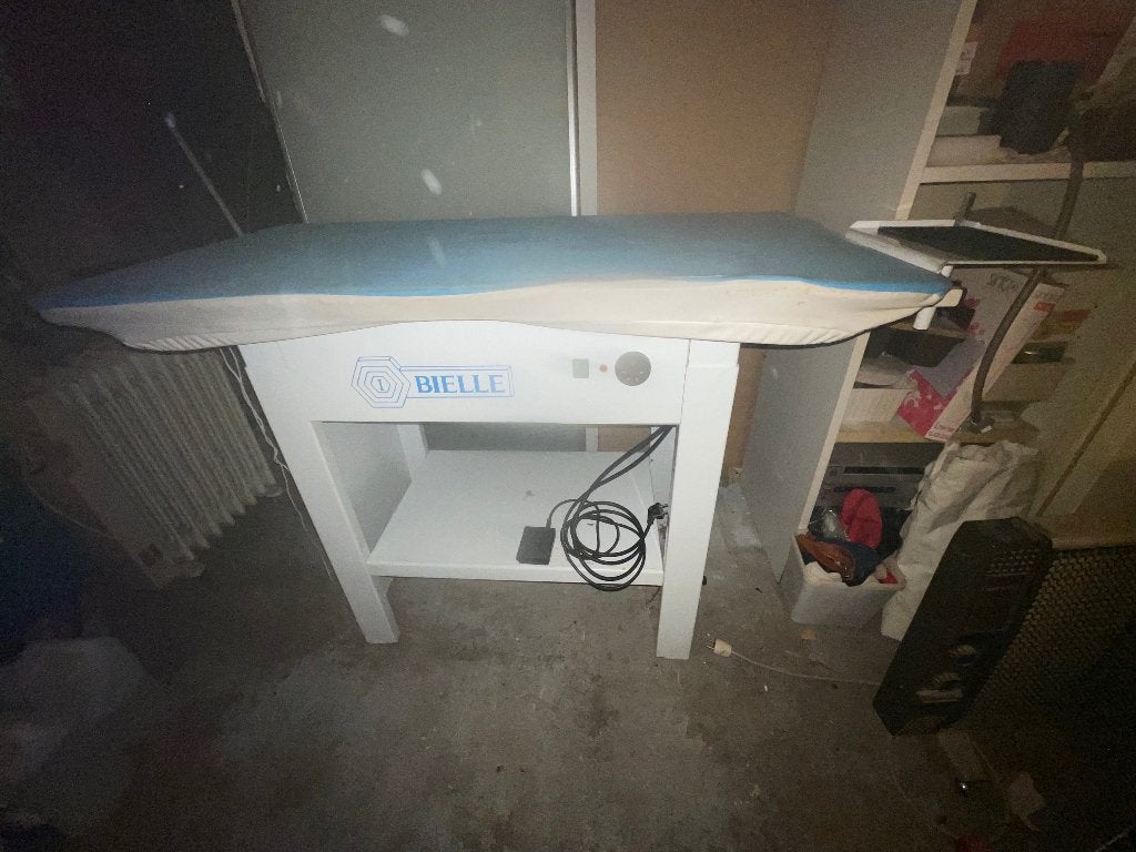 Table de repassage pro chauffante + soufflerie, Enlèvement, Utilisé, Fer à repasser avec cordon