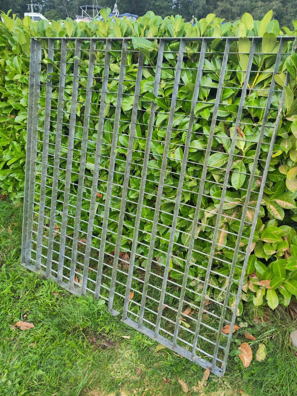Metalen gegalvaniseerde roosters, Doe-het-zelf en Bouw, Ophalen, Zo goed als nieuw, IJzer