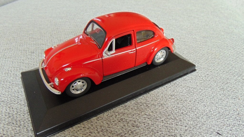 Modèle VW Beetle moulé sous pression - 1/43, Enlèvement ou Envoi, Comme neuf, Voiture, Autres marques