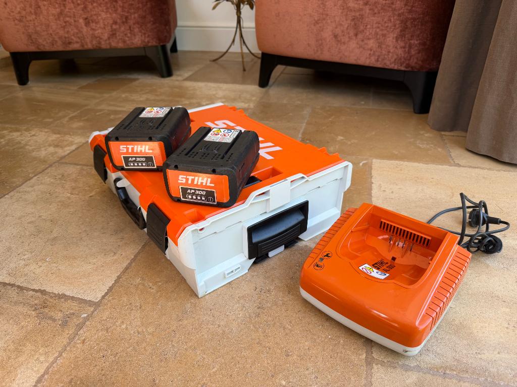 Stihl accu set - AP serie, Jardin & Terrasse, Taille-haies, Enlèvement, Utilisé, Batterie, Stihl
