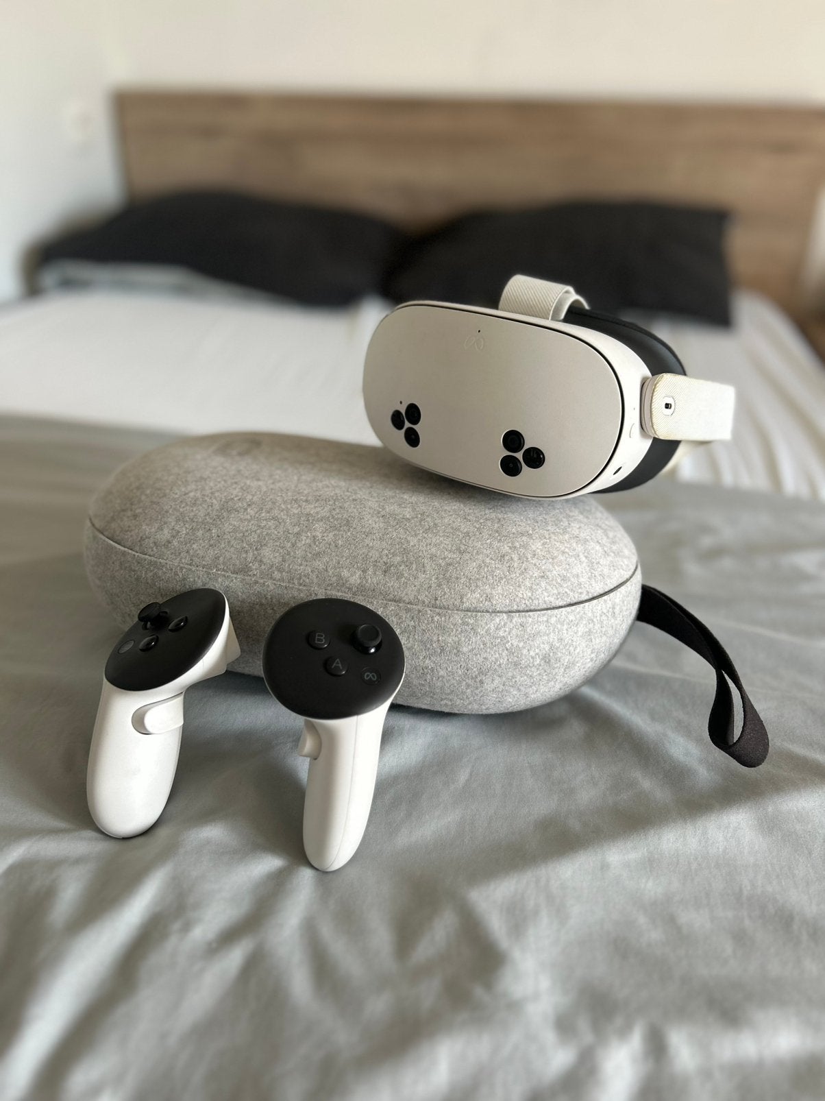 Oculus Quest 3s (snellader + travel case), Games en Spelcomputers, Virtual Reality, Ophalen, Zo goed als nieuw