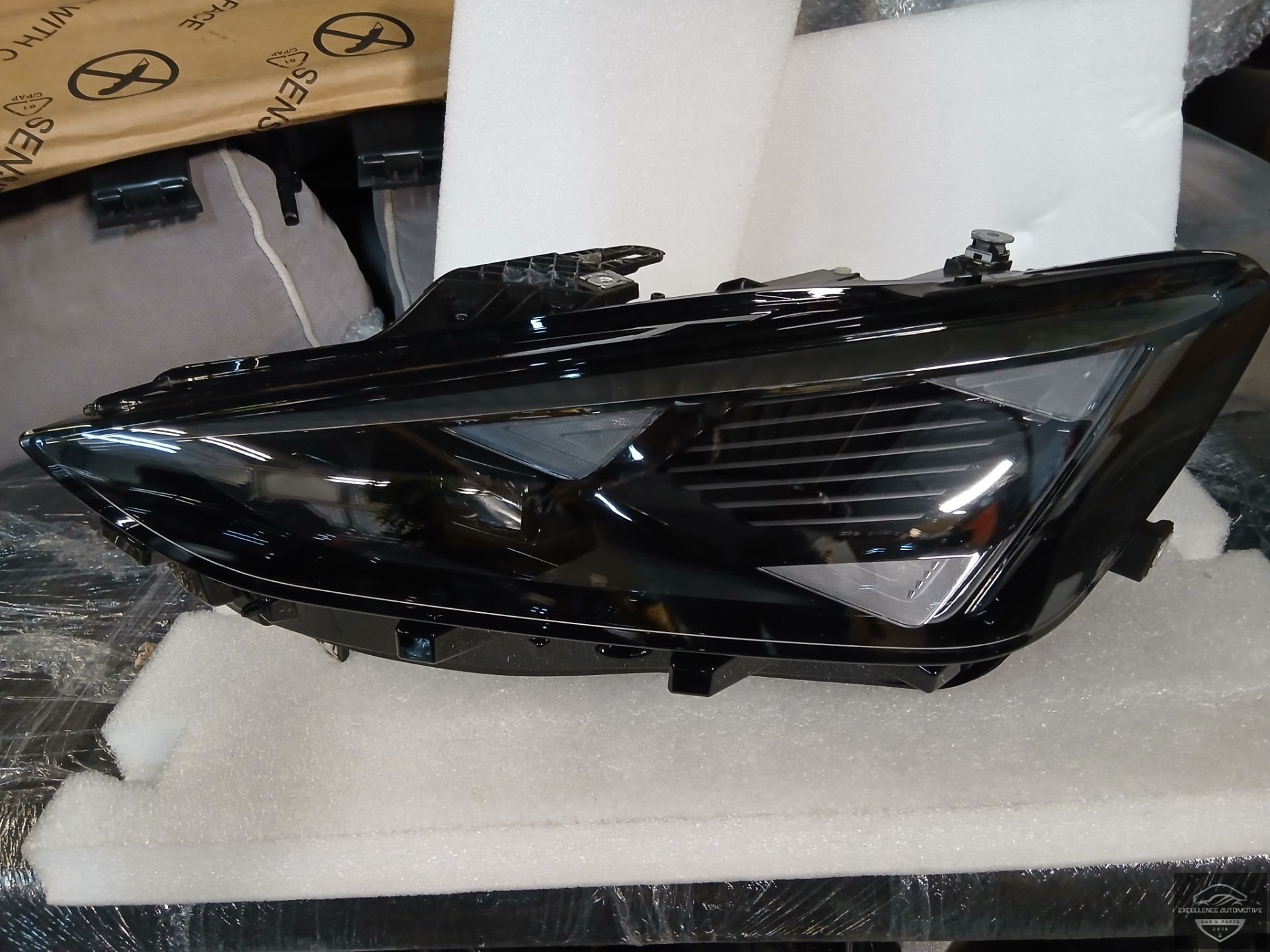 Cupra Formentor Facelift Vol LED Koplamp Links 5FJ941007J, Gebruikt, Autovia A-2, Km 585 585
08760  Martorell, ES, SEAT S.A., Customercare@seat.es
