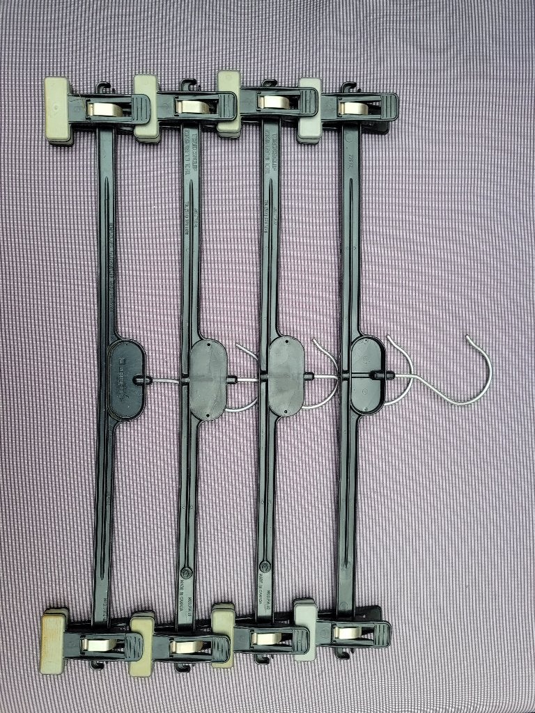 4 kleerhangers broek zwart knijpers TENDERCLIP, Enlèvement, Utilisé, Plastique, Adultes