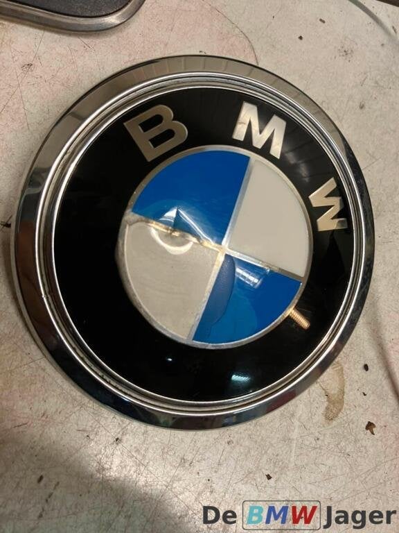 Logo achterklep BMW 7-serie E65 E66( +LCI) & E67 51147135356, Autos : Pièces & Accessoires, Enlèvement ou Envoi, Utilisé, BMW