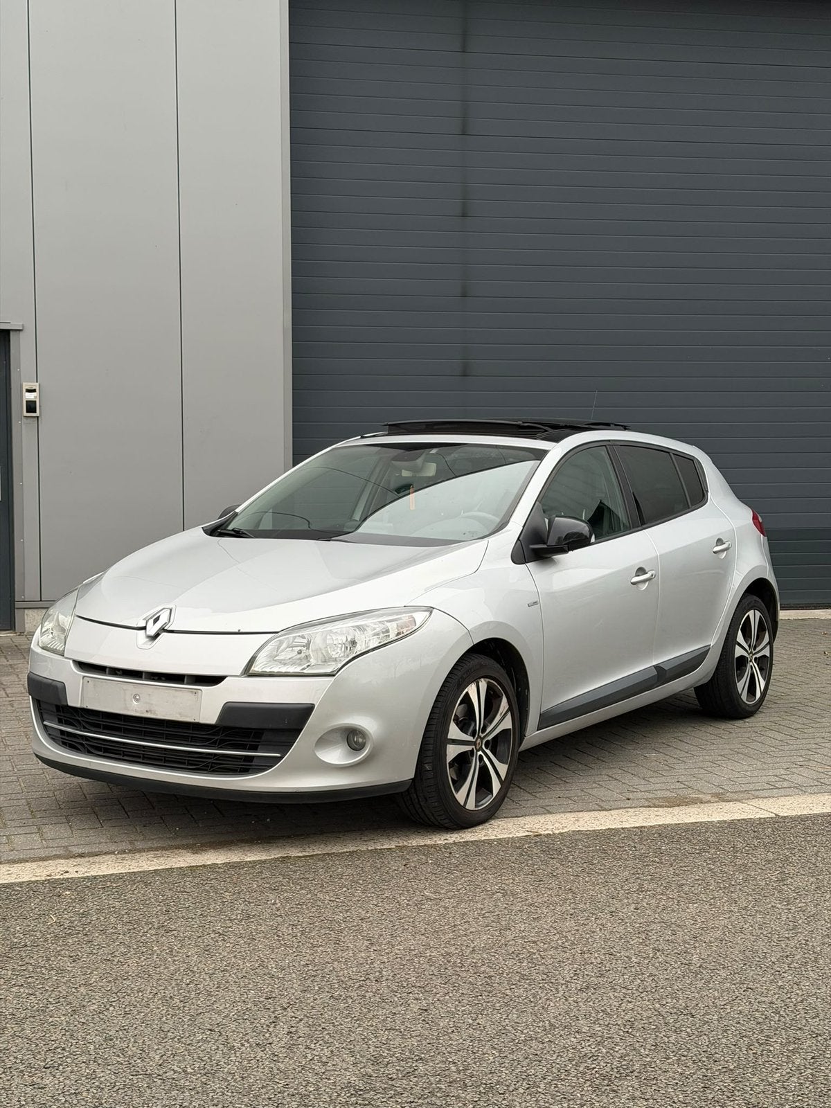 Renault megane 1.5D 2011 220 000KM Navi/Leer/Opendak/Bose, Autos, Achat, Entreprise, 5 portes, https://public.car-pass.be/vhr/dcdf5b88-deec-40d6-8962-8ead9288cc9f
