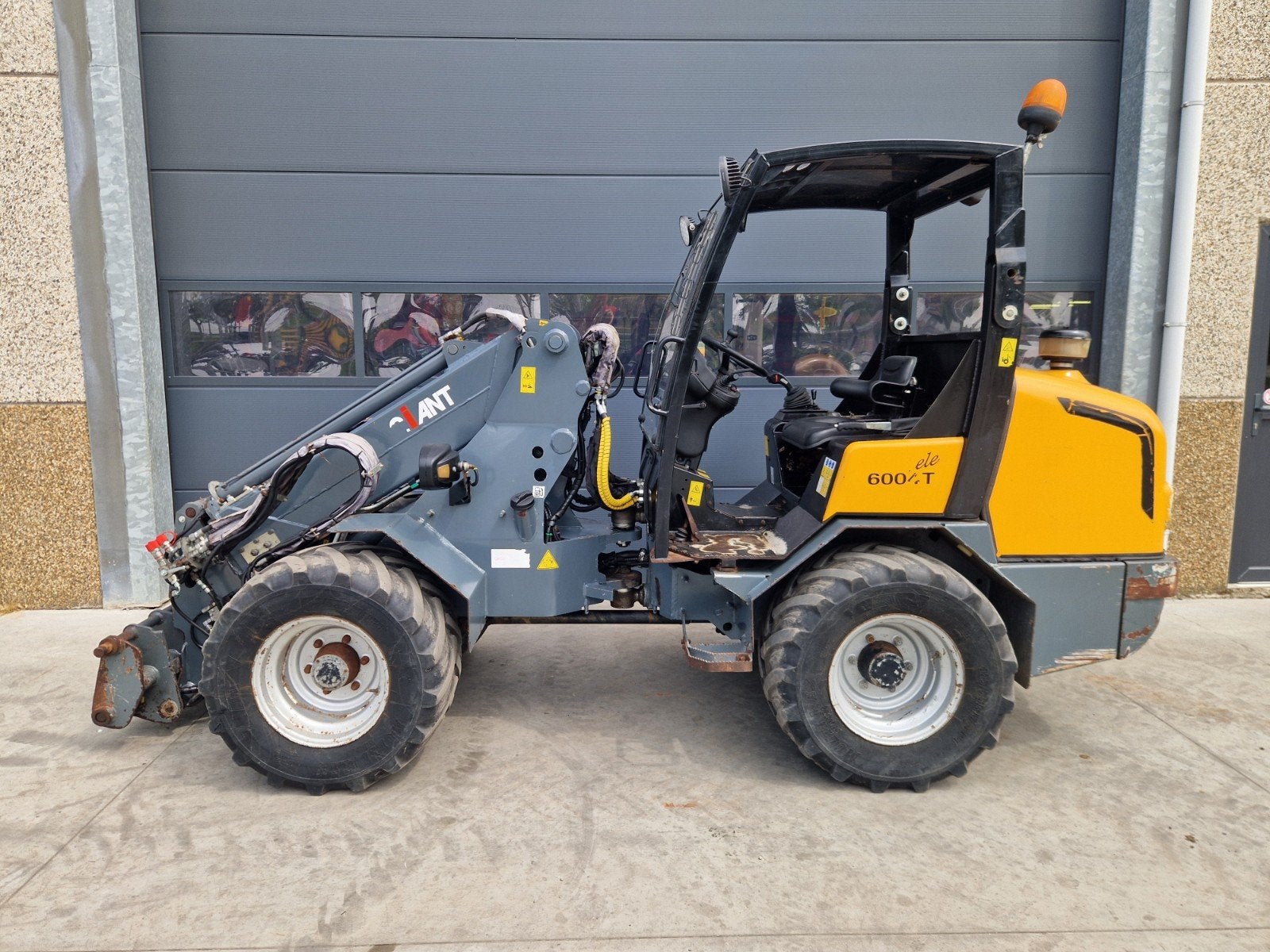 Giant V6004T Telescoop wiellader, Articles professionnels, Agriculture | Tracteurs, Enlèvement