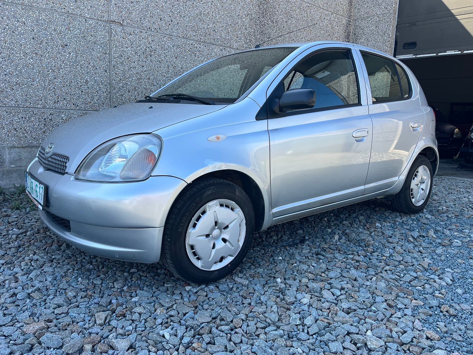 Toyota Yaris 1.3 Essence ⛽️ Airco, Autos, Toyota, Argent ou Gris, Achat, Entreprise, Boîte manuelle