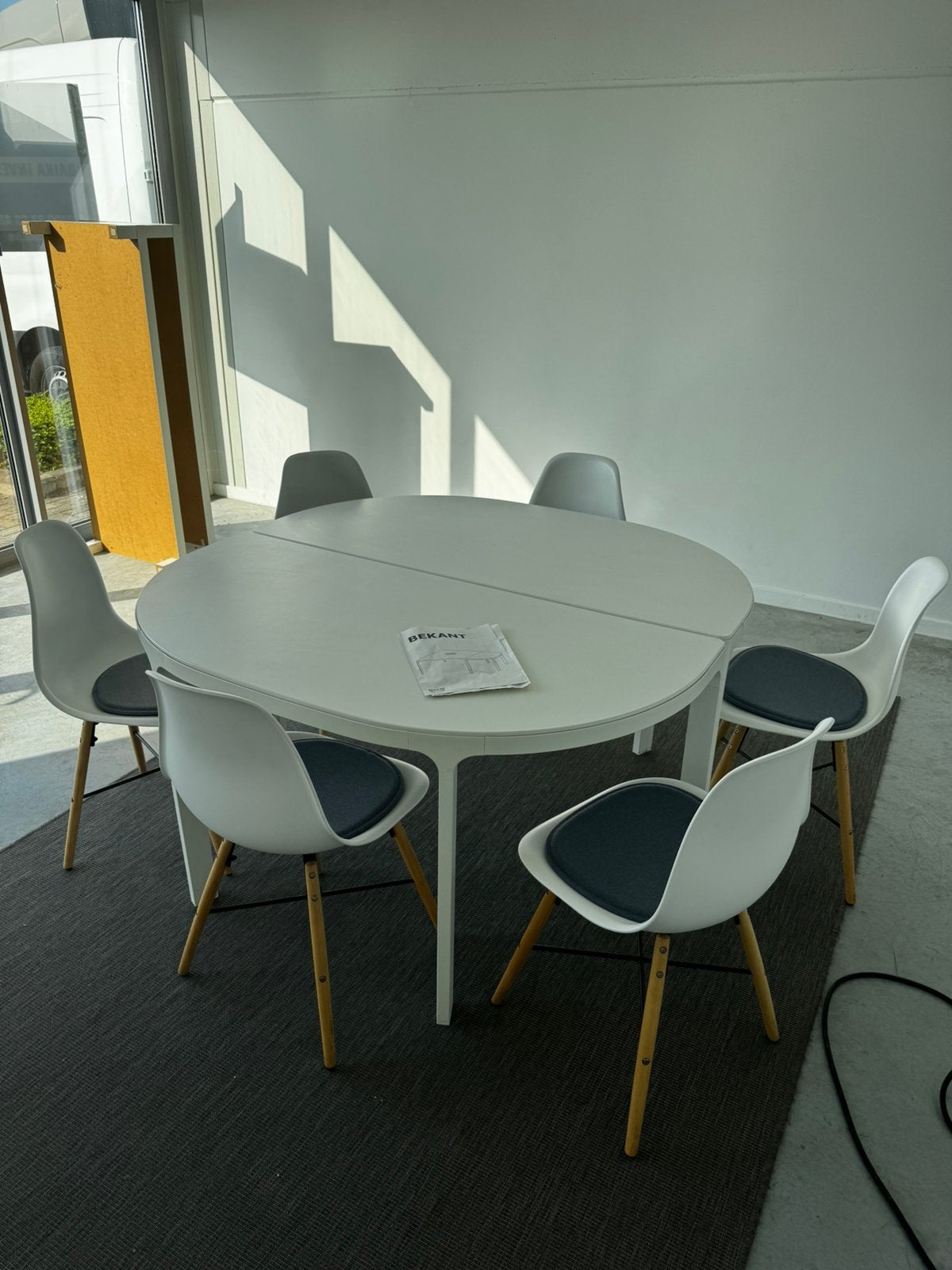 IKEA BEKANT vergadertafel + 6 stoelen – complete vergaderset, Huis en Inrichting, Tafels | Eettafels, Ophalen, Zo goed als nieuw