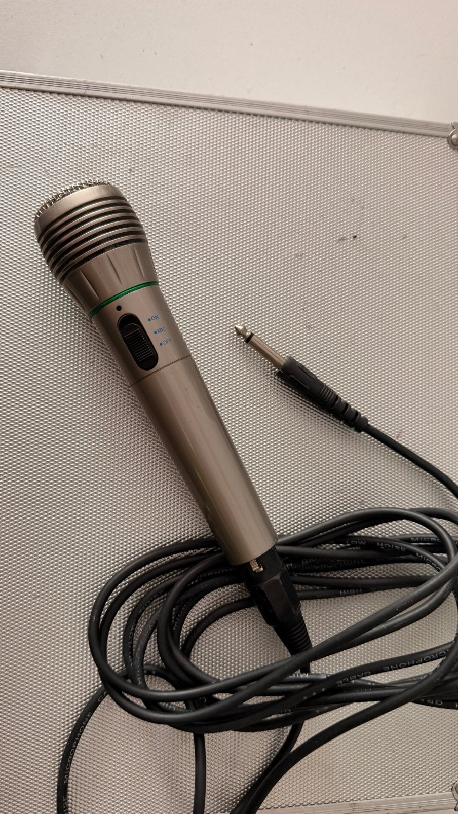 Microphone dynamique, Enlèvement, Comme neuf