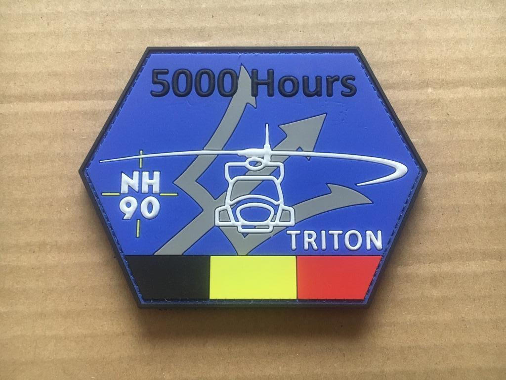 Rubberen Badge - NH90 - 5000 Hours - 40Sqn  Basis Koksijde, Ophalen, Nieuw, Patch, Badge of Embleem