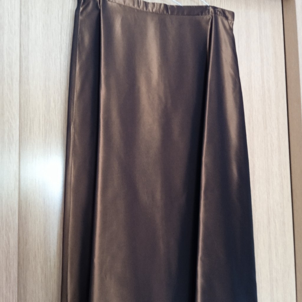 Bruine lange rok met gouden schijn en top, Kleding | Dames, Ophalen, Maat 38/40 (M), Goud