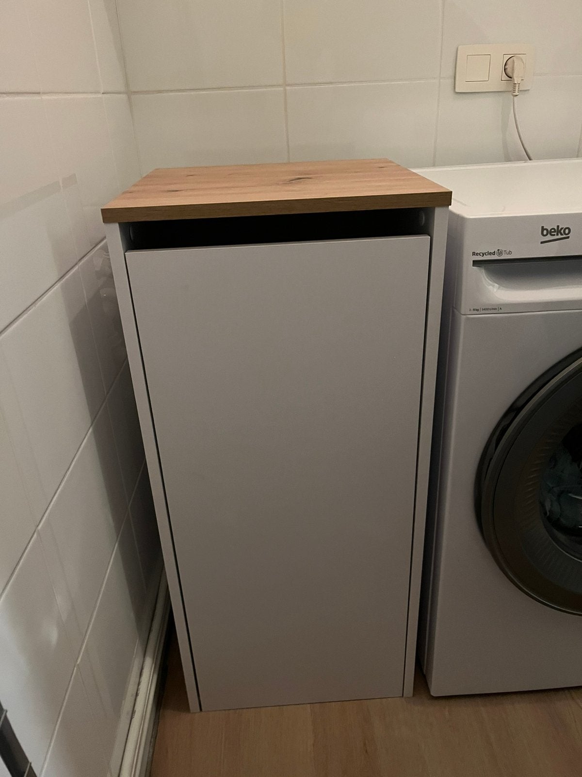 NIEUW!! Badkamerkast met wasmand, Ophalen, Zo goed als nieuw