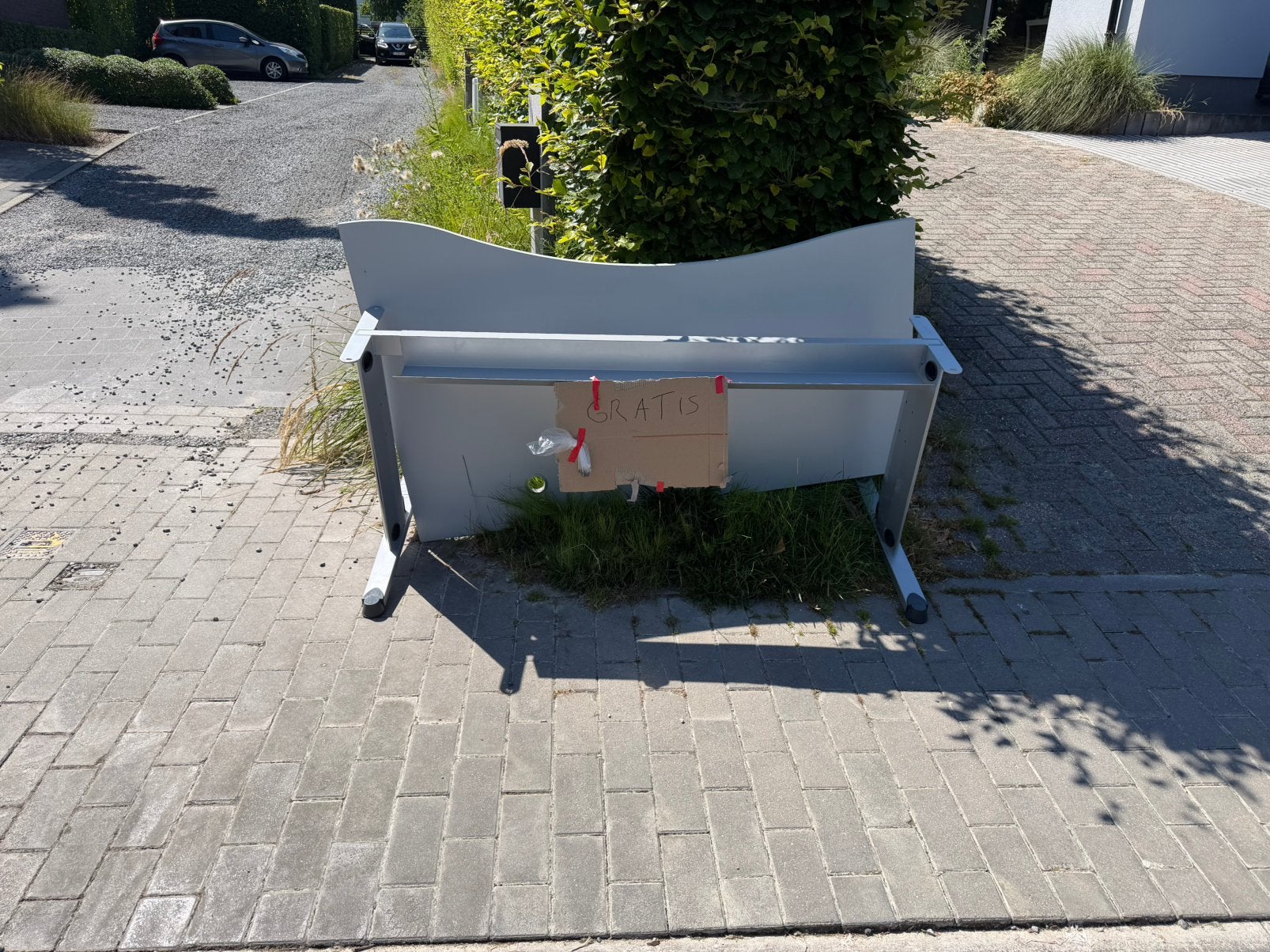 Gratis bureau, Ophalen, Zo goed als nieuw