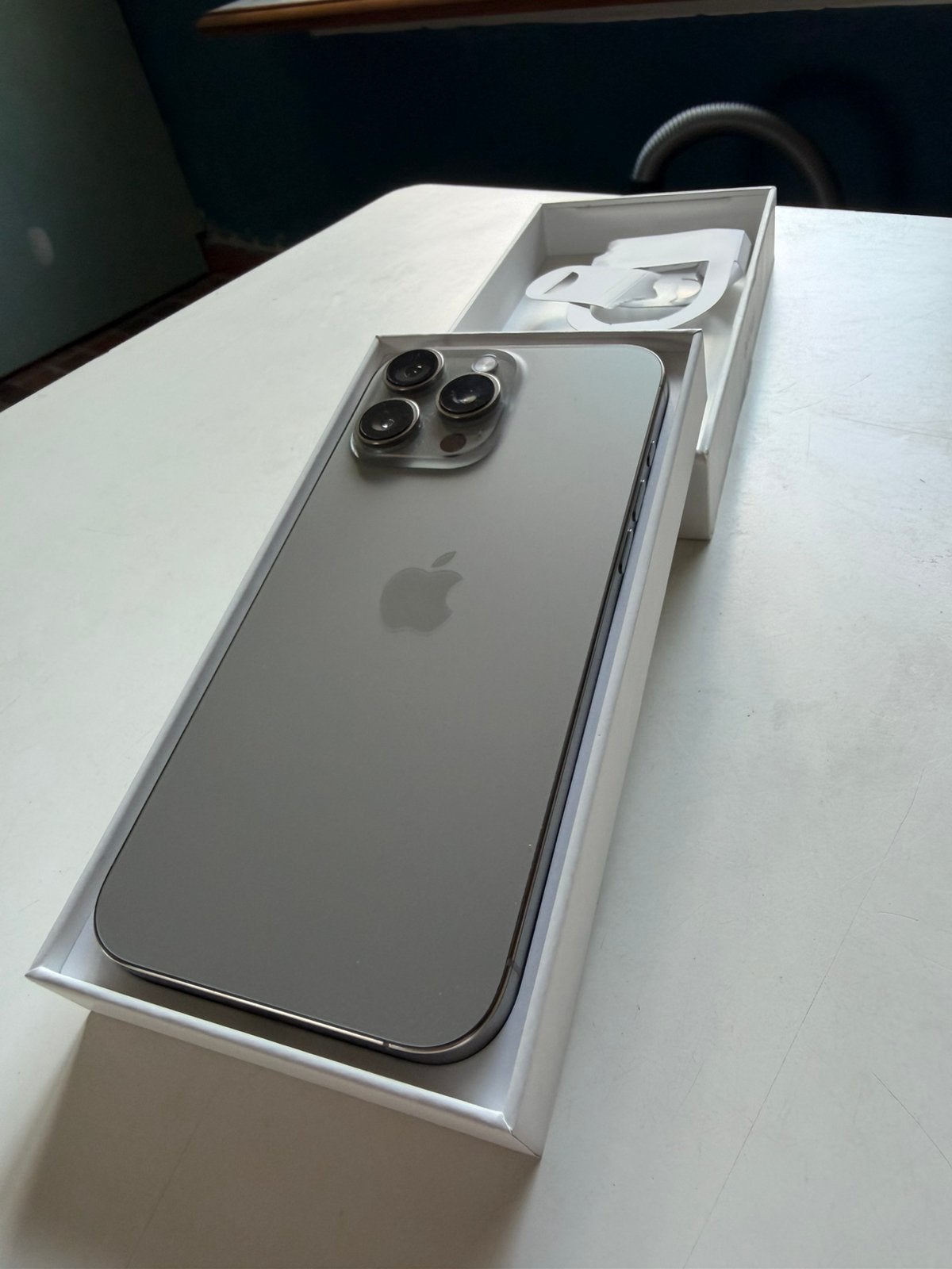 iPhone 16 Pro Max 256 Gb Natural Titanium E-Sim, Ophalen, Zo goed als nieuw, 256 GB, IPhone 16