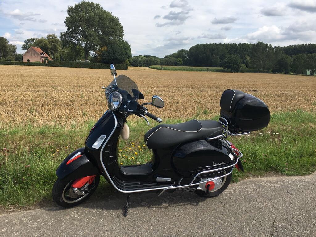 Vespa GTS i.e. 125cc - zwart, Ophalen, Overige modellen, 125 cc, Zo goed als nieuw