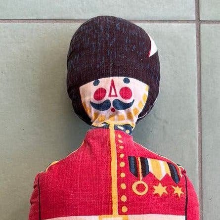 Zeldzame stoffen pop (rag doll) British Royal Guard vintage, Ophalen, Gebruikt, Pop