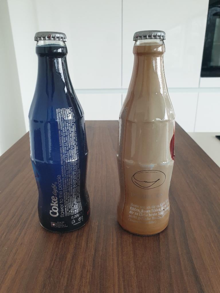 2 colaflesjes getekend door Daniël Ost, Verzamelen, Ophalen, Nieuw, Overige typen