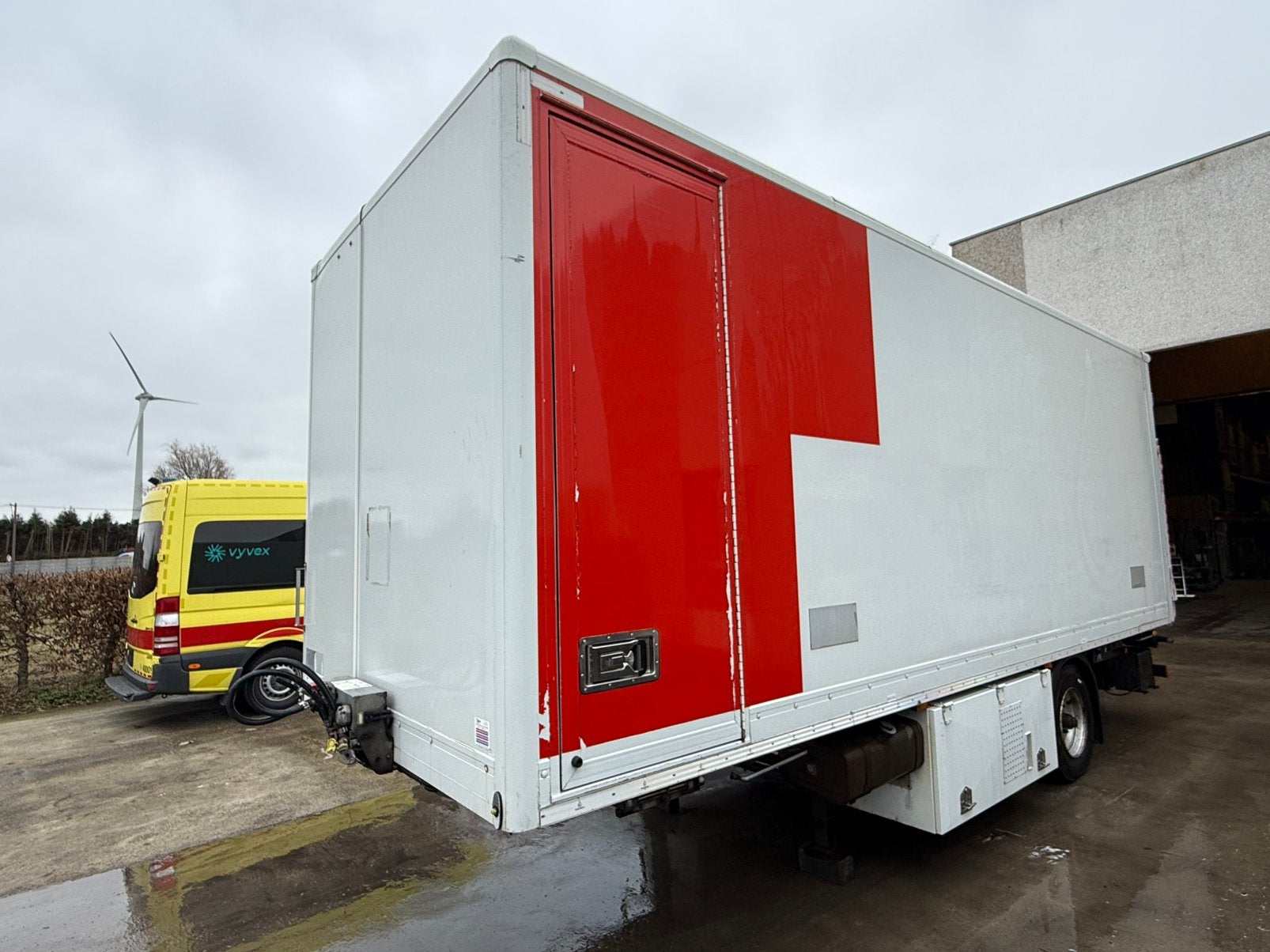 Semi remorque Type BE Vergauwe 6600 kg frigorifique + hayon, Enlèvement, Comme neuf